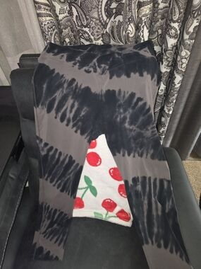 PINK Victoria's Secret Black and Gray Tie-Dye Leggings